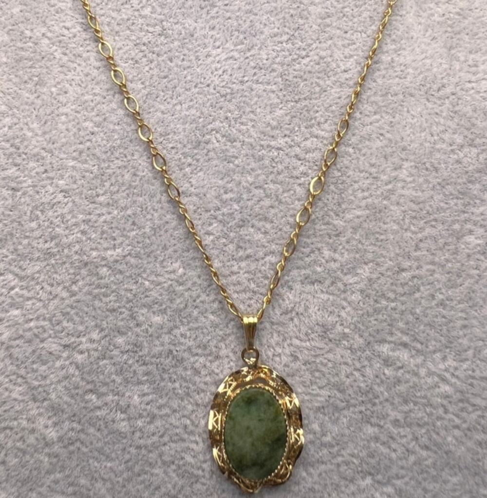 Vintage MCM Jade cabochon filigree 12K Gold Filled oval pendant chain necklace